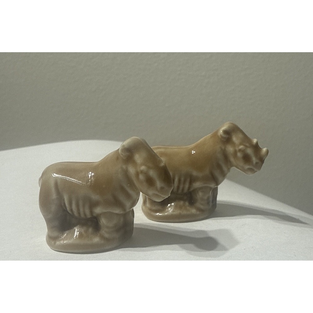 Vintage RED ROSE TEA -WADE - ENGLAND Miniature Figurines - 2 BROWN RHINOS  1"